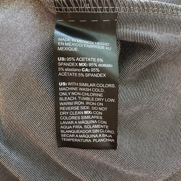 Chico’s Travelers Stretch Neck Detail 3/4 Sleeve Minimalist Tunic Top Size 1(M) - Picture 5 of 5